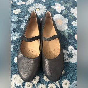 Dansko shimmer black Elegant Black Mary Jane Flats size 39 (9 or 9.5)